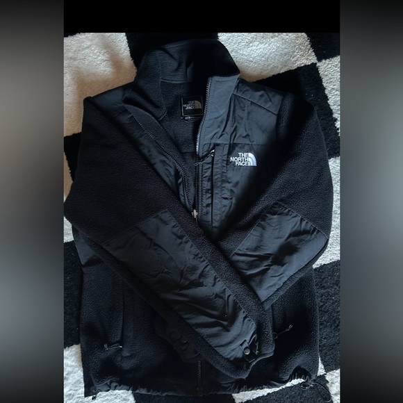 Black size Small ( women’s size as see in photo) north face jacket - Picture 2 of 4